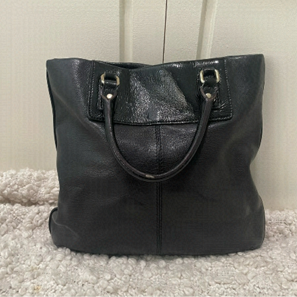kate spade Handbags - Kate Spade Leather Black Tote Bag